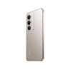 Πλάγια όψη του Xiaomi Redmi 15 NFC 5G με τριπλή κάμερα σε Titanium απόχρωση